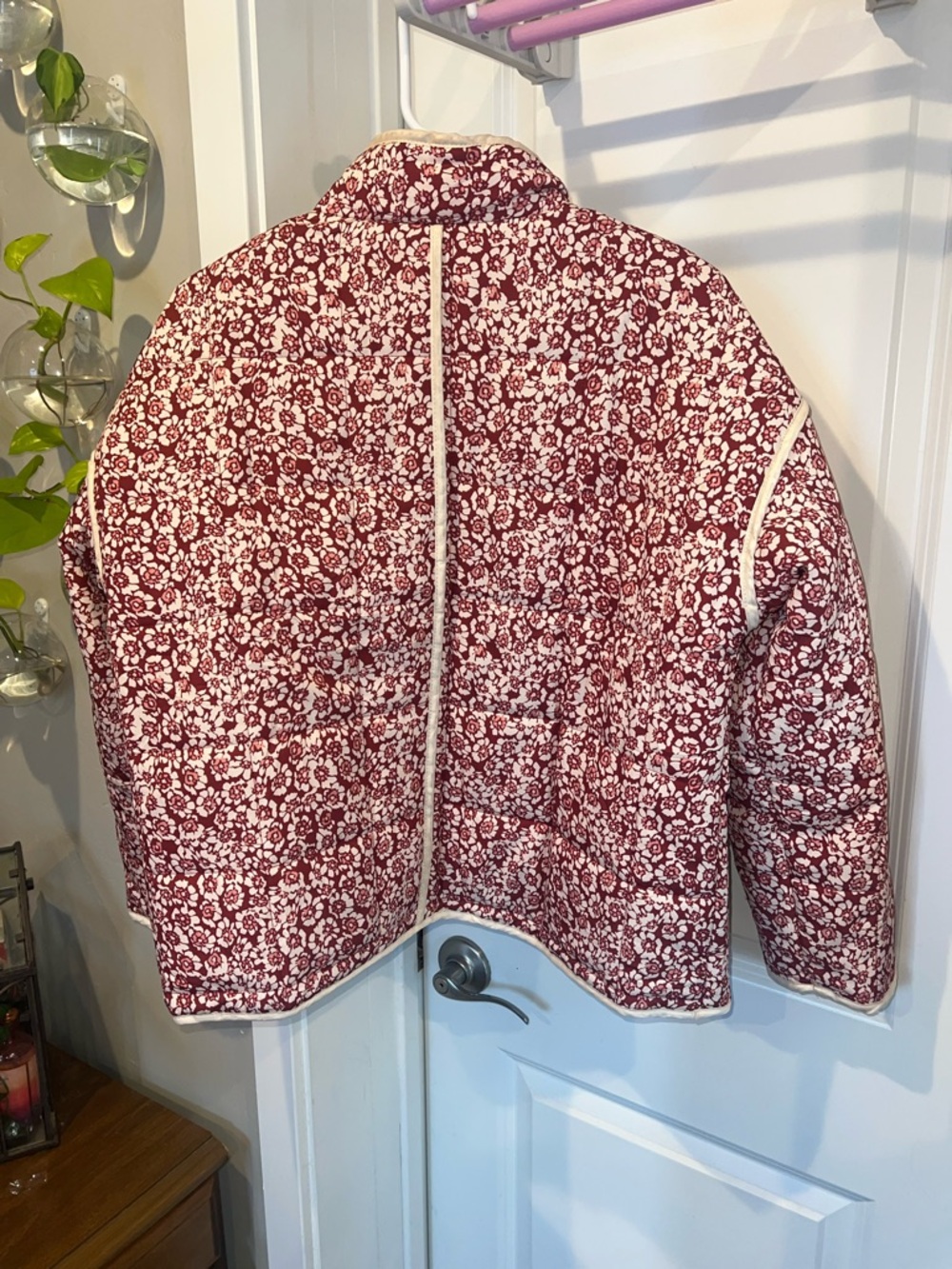 Women's Floral Quilted Puffer Jacket - Burgundy/White - Picture 7 of 7